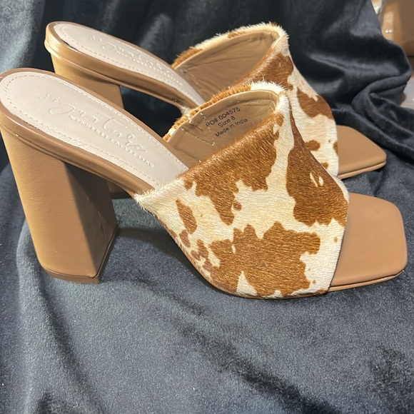 WOMEN’S SZ 8 HEELS COW PRINT. NWT MULES HEELS SHOES SIGNATURE JOURNEE COLLECTION - Picture 3 of 5
